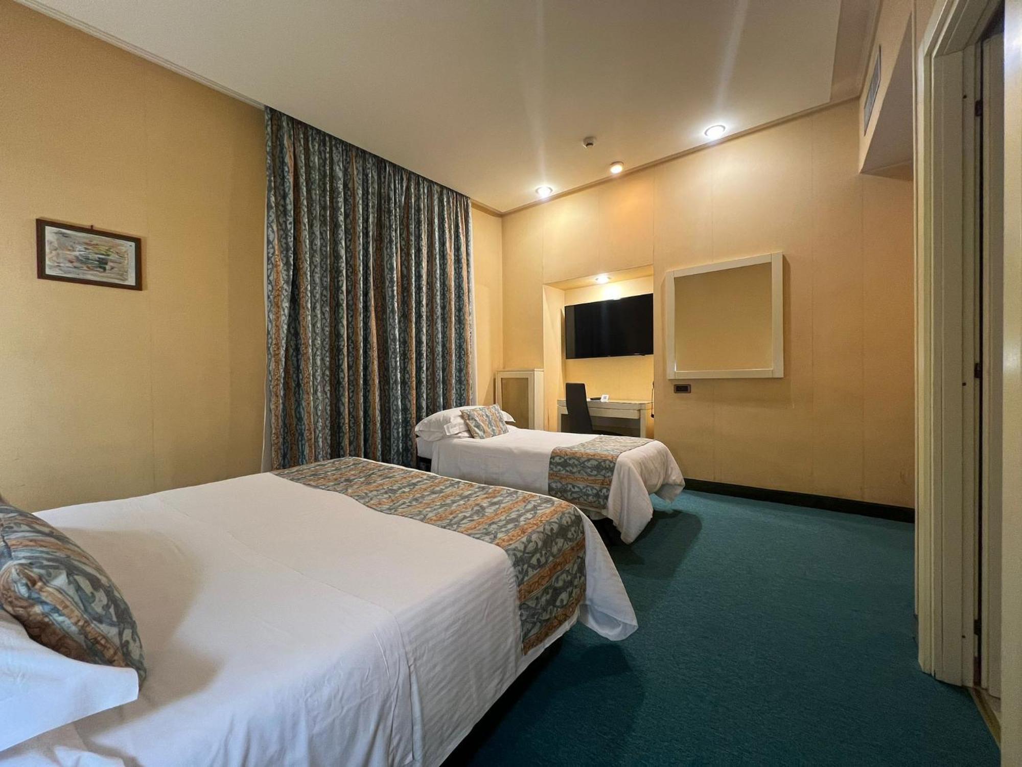 רומא Hotel Patria מראה חיצוני תמונה